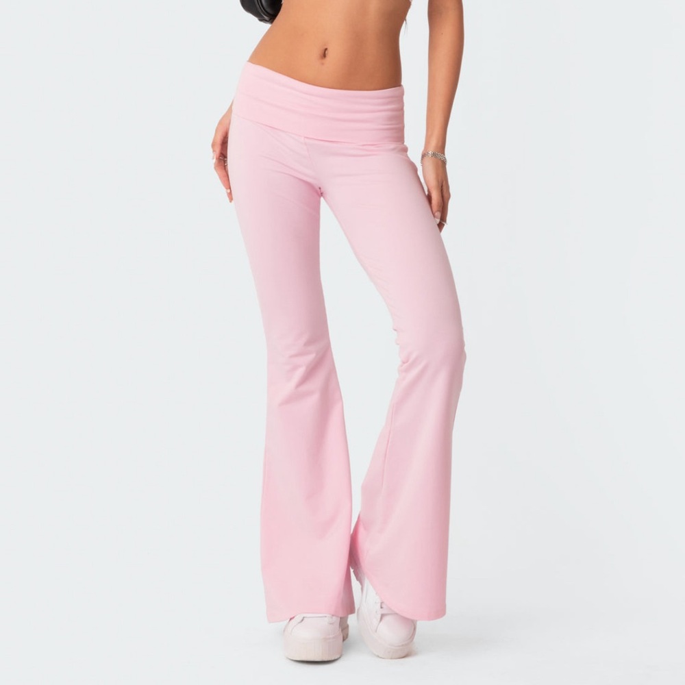 Model is 5’3 “ light weight material